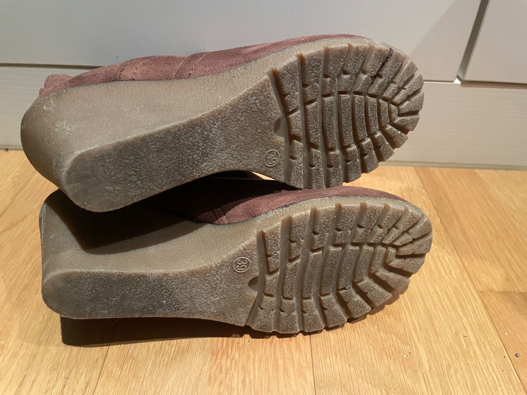 Scarpe da donna: Trendige Wildleder Stiefeletten, Gr. 39 – Usato da Emmen venduto da Manu4414 1