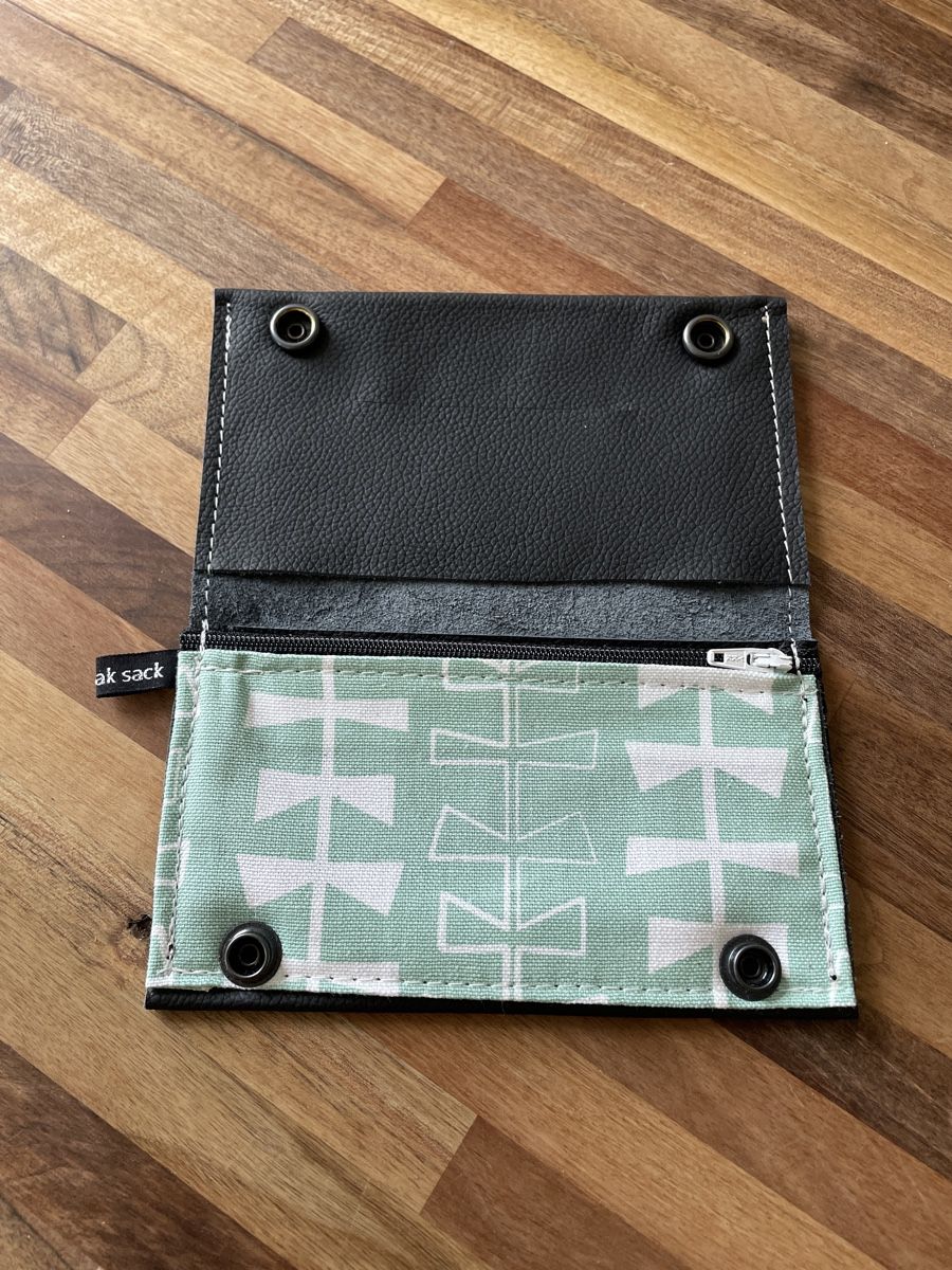 Tabacchi: Tabak Etui aus Leder und Soff, Tabak Beutel – Nuovo e nell'imballaggio originale da Wangen SZ venduto da flowerfly