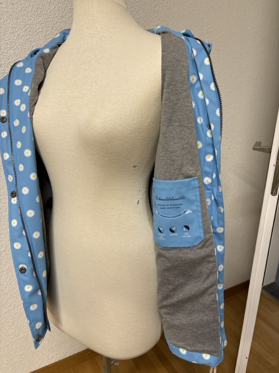 Schmuddelwedda Giacche: Coole Schmuddelwedda Regenjacke Gr. S – Nuovo (secondo la descrizione) da Maienfeld venduto da 8796 5