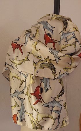 Seidenfoulard Satin Motiv Haifische