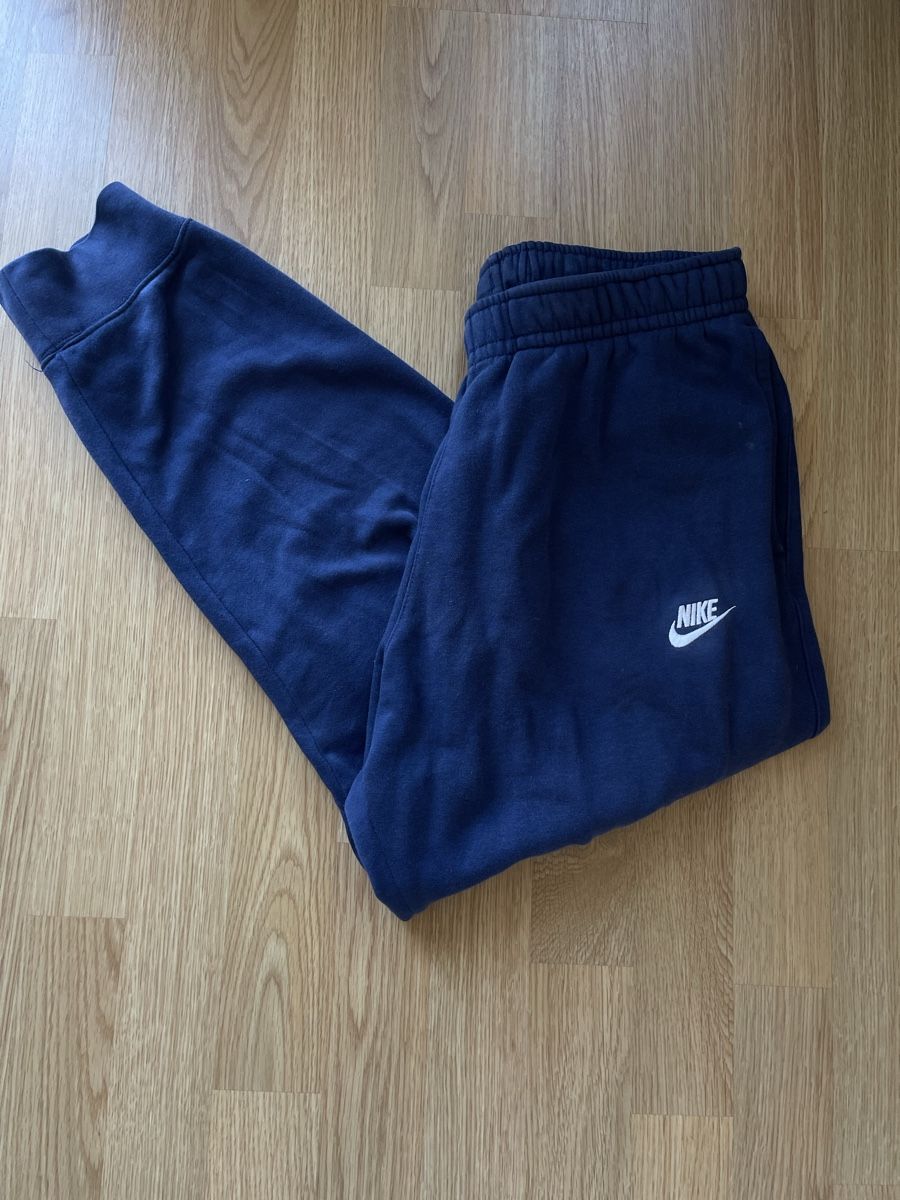 Nike Pantaloni: Nike Jogginghose dunkelblau  – Usato da Biel/Bienne venduto da sof_yx5y