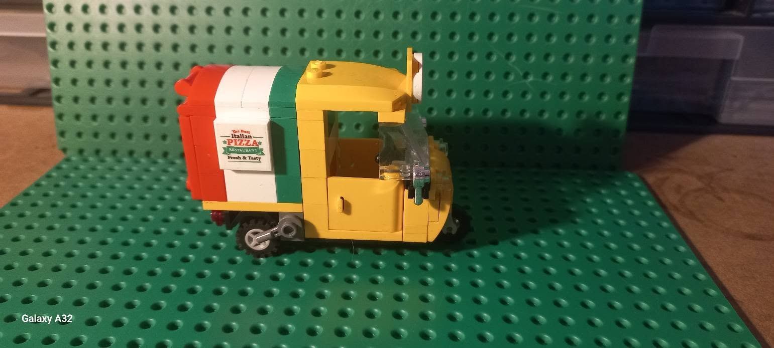 Lego Spielzeuge: Le livreur de pizza Lego – Gebraucht aus La tour de treme von Legocreation82 1