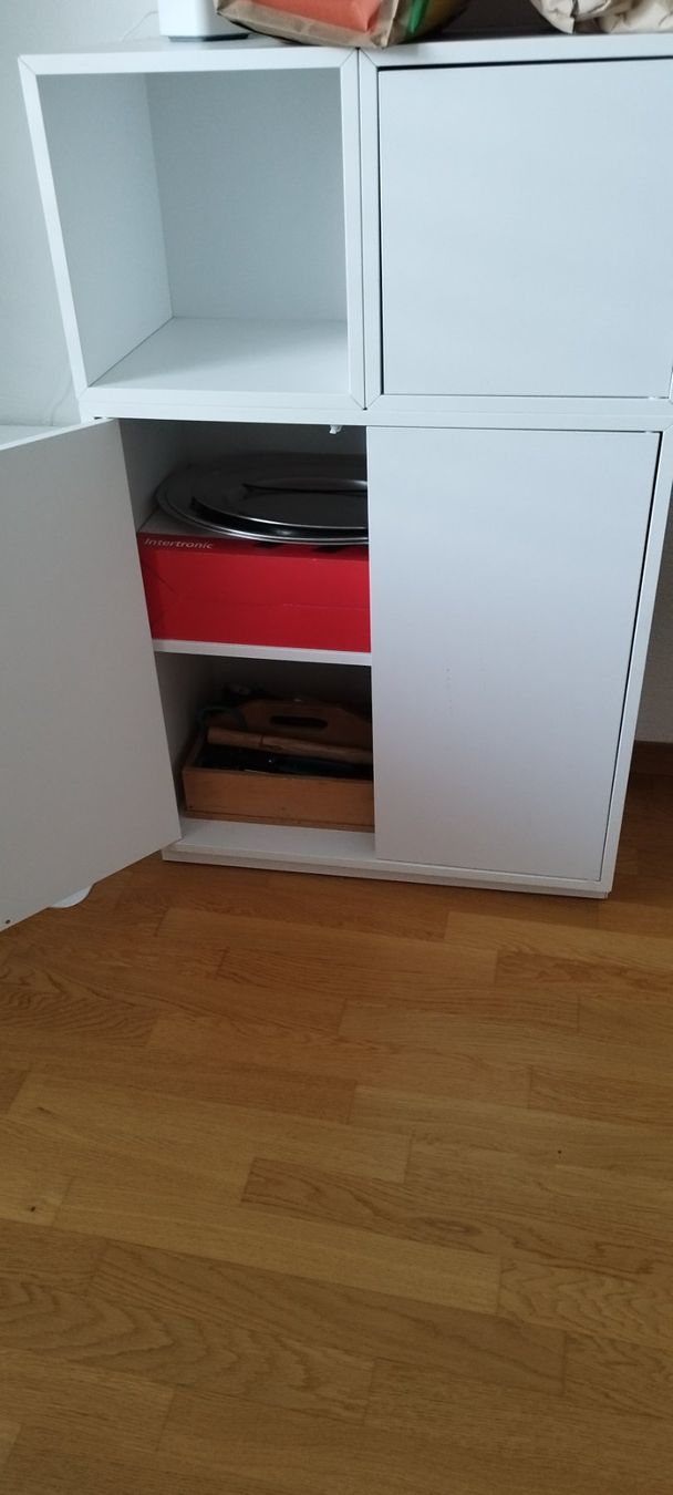 Ikea Cassettiere: Kommode mit Türen – Usato da Thalwil venduto da RosamundeM