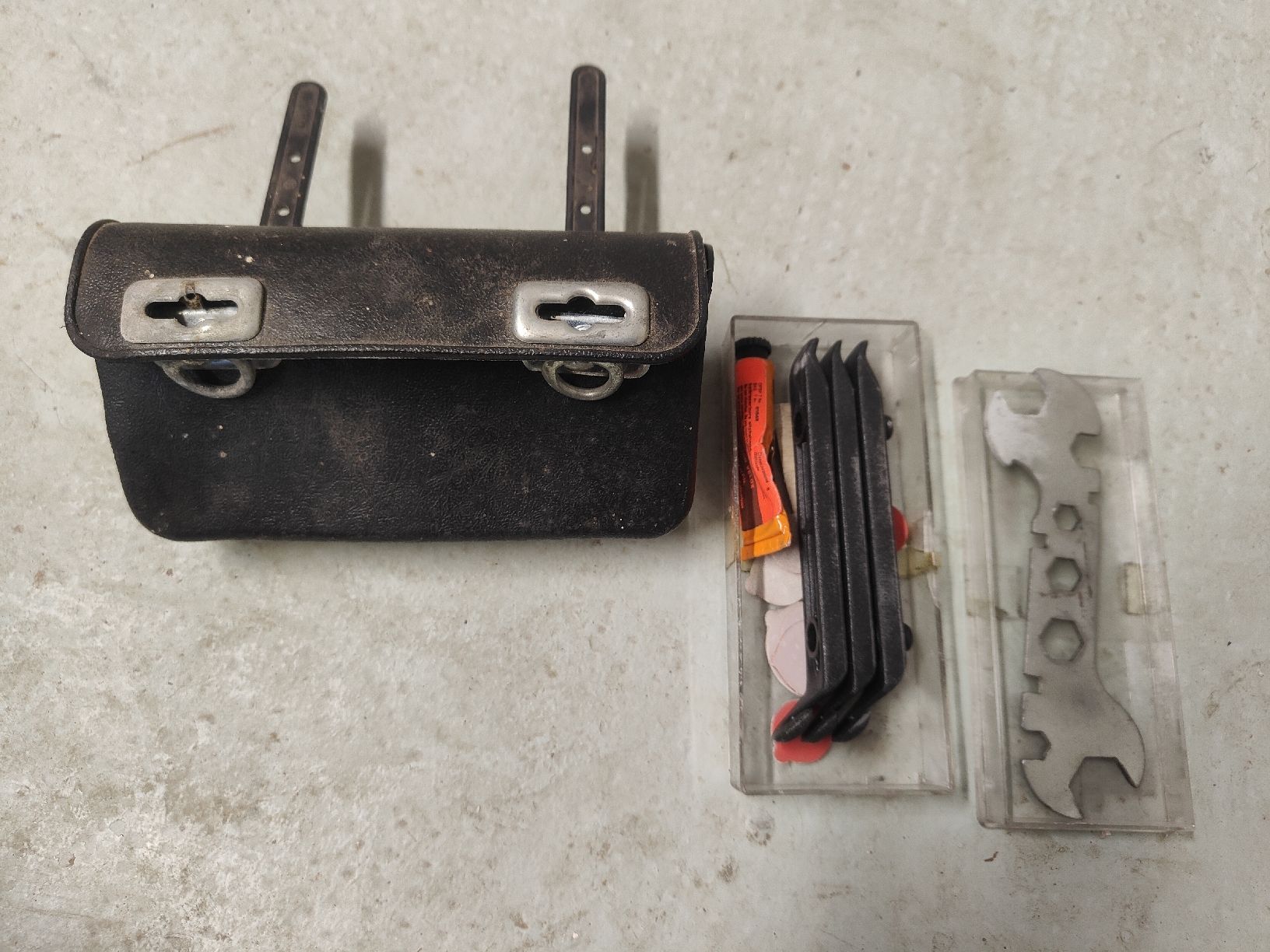Accessori per altri veicoli: Vintage Satteltasche mit Werkzeug – Usato da Grellingen venduto da JenniferMeier