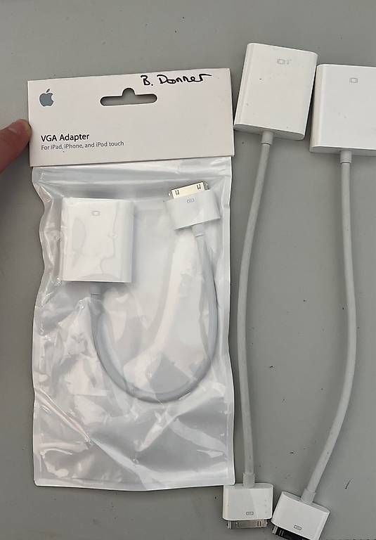 Unità & Adattatore: VGA Adapter Apple  – Usato da Gunzwil venduto da mku_pv6y
