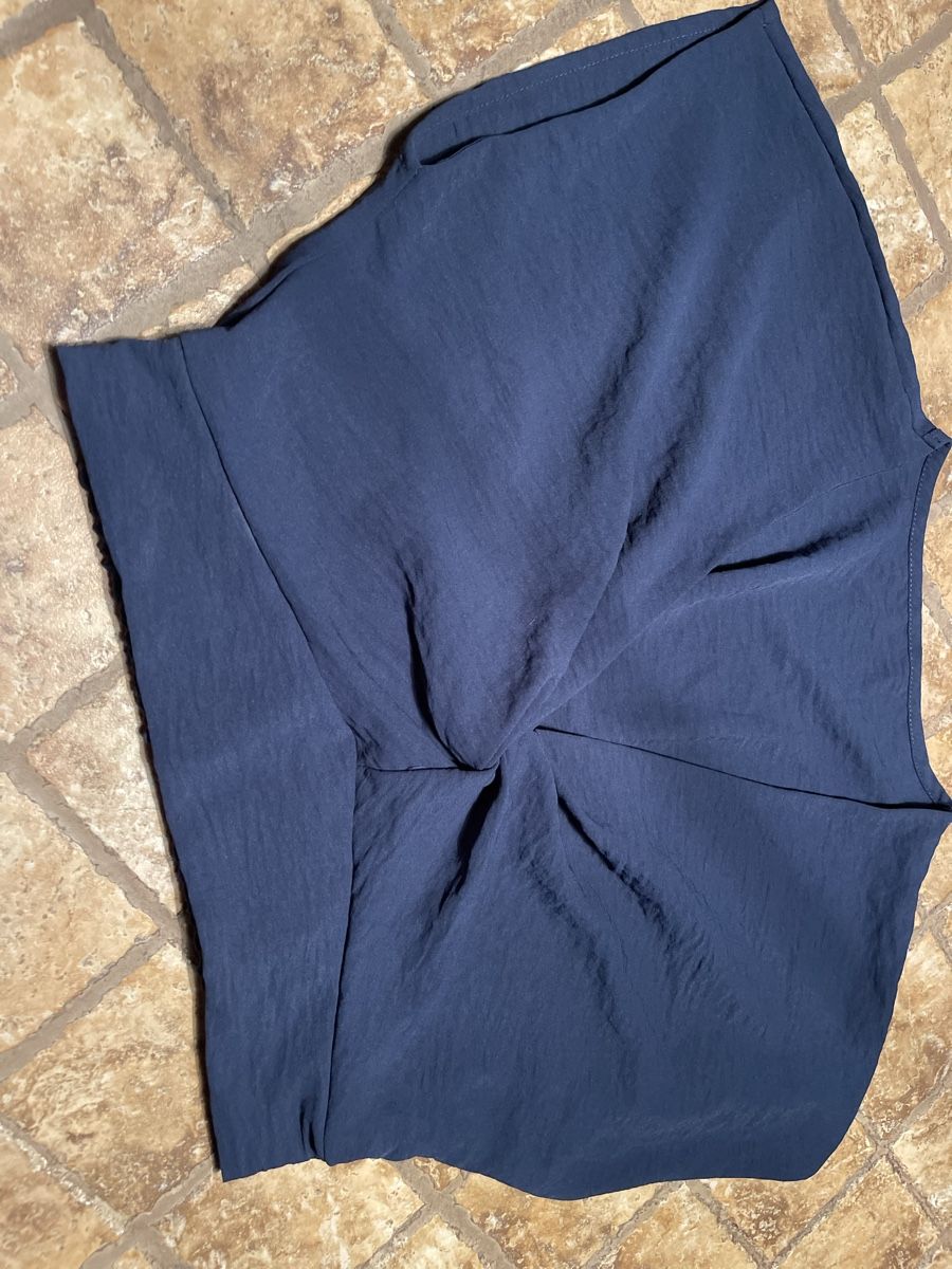 Top: Top blu taglia M - Nuovo-chic e elegante – Nuovo (secondo la descrizione) da Gordevio venduto da LanaZimm 1