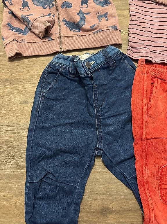 Lotti & Set di vestiti: Kinder Kleider  – Usato da Steinmaur venduto da VollService 2