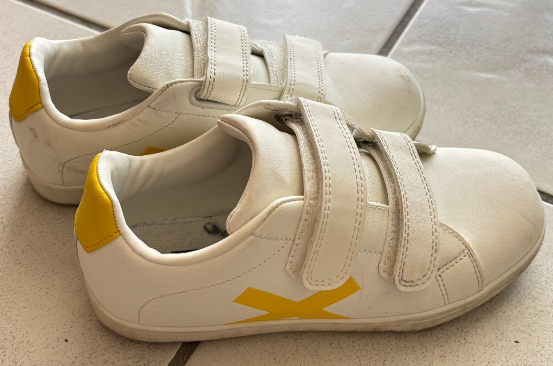 Scarpe da uomo: Gut erhaltene Schuhe, Gr. 32 – Usato da Buochs venduto da coffee75
