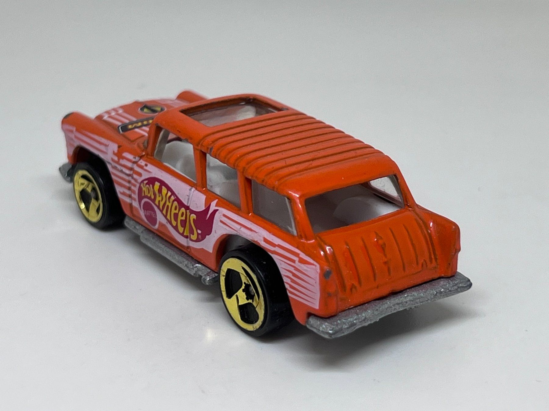Hot Wheels Modellini d'auto: Hot Wheels Chevy Nomad #201 – Usato da Wildegg venduto da LaaBoutique 2
