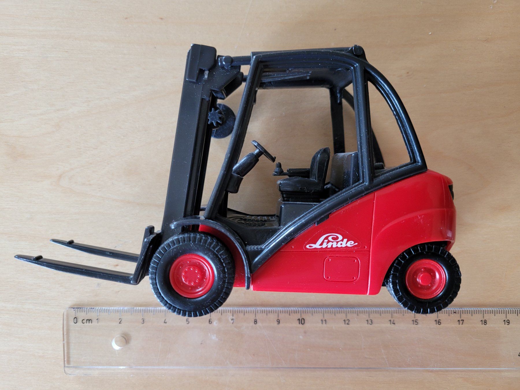 Spielzeuge: Bruder Linde Gabelstapler Stapler Spielzeugauto rot – Gebraucht aus Wiesendangen von samoalk 2