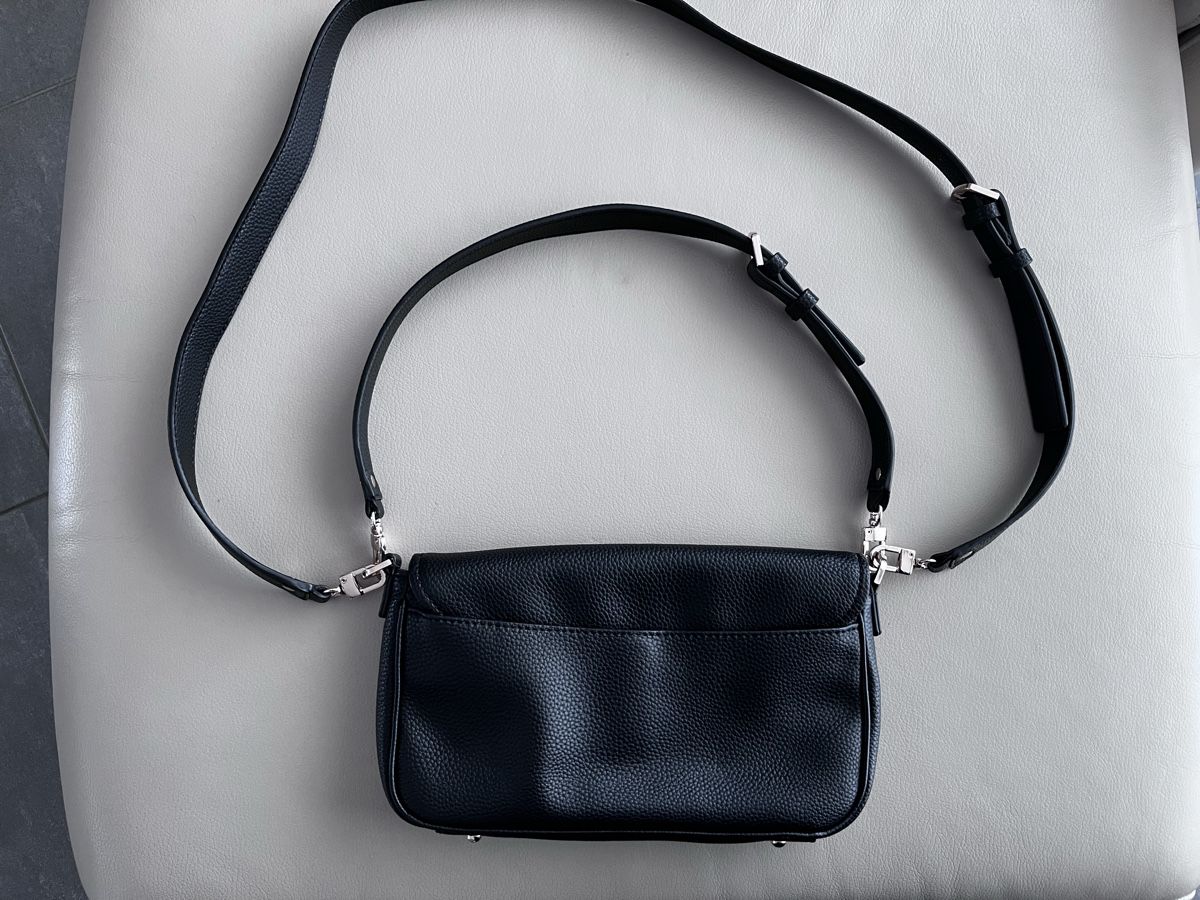 Guess Borse da donna: Guess Umhängetasche schwarz NEU – Nuovo e nell'imballaggio originale da Dulliken venduto da VaSha 6
