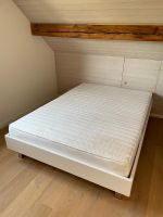 Bett mit Matratze, 1.4m x 2m, topp Zustand