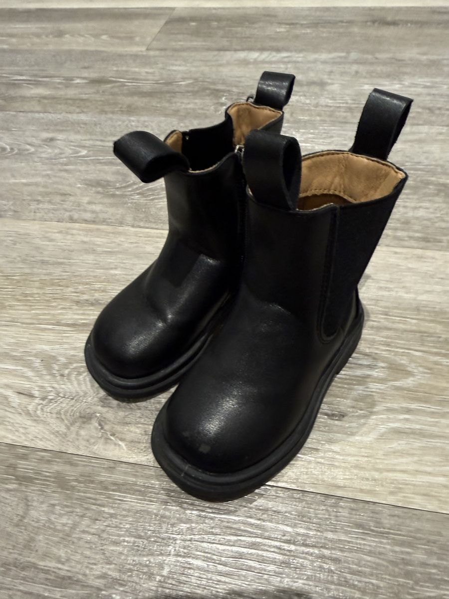 Scarpe per ragazze: Winterstiefel Mädchen schwarz Grösse 21 – Usato da Selzach venduto da TiffanysSO