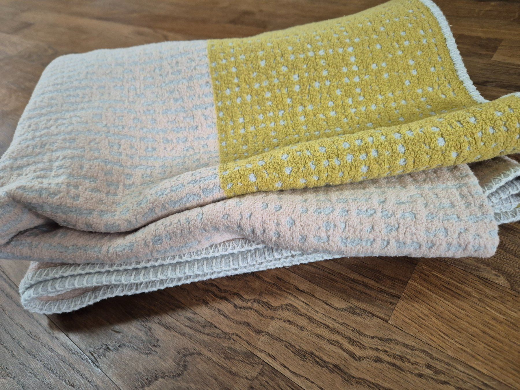 Pfister Coperte: Yellow & pink Pfister blanket 170x130 – Usato da Zürich venduto da monadiederich 1