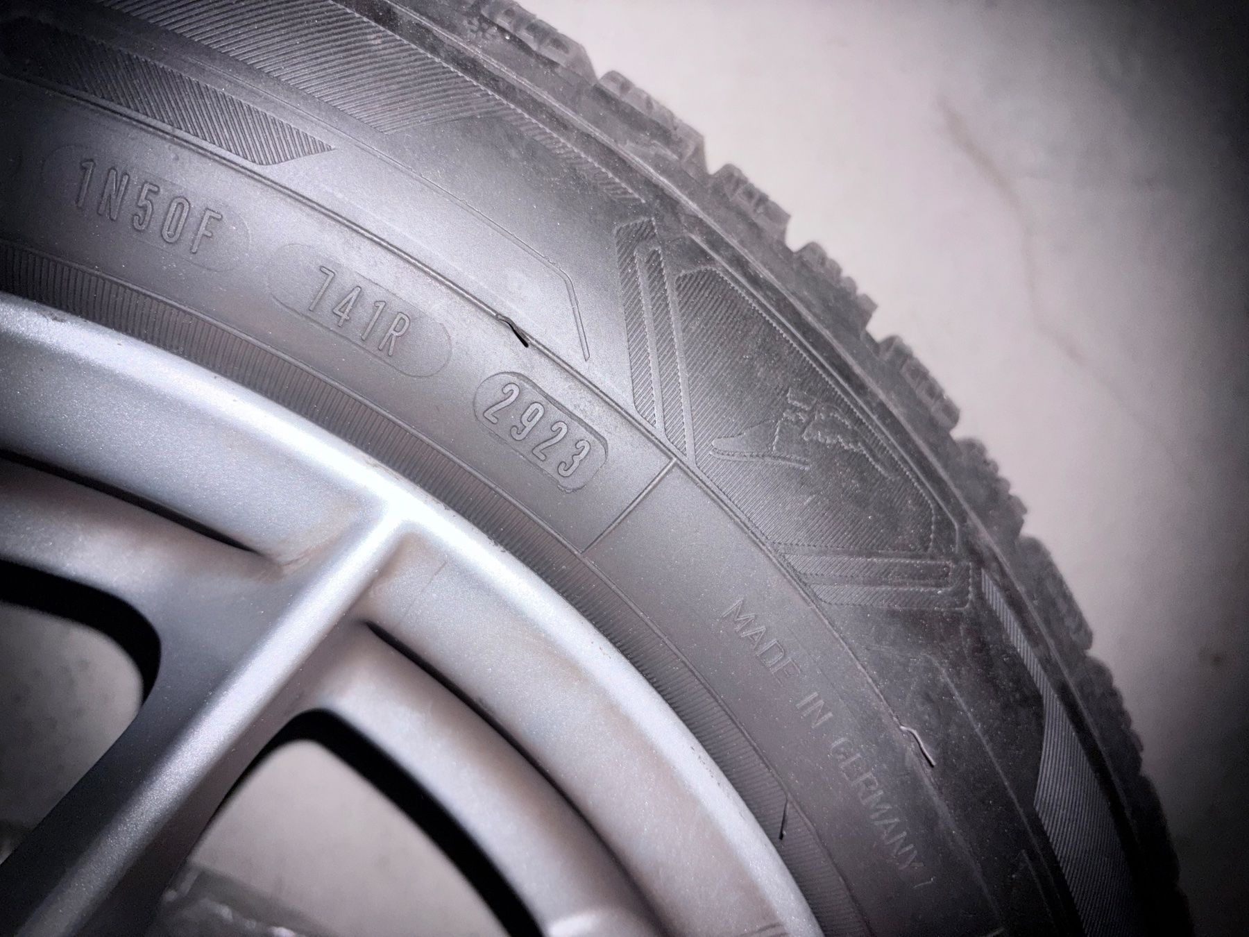 Goodyear Pneus & Kompletträder: 4 Winterreifen BMW DOT2923 – Gebraucht aus Zürich von h4llo 5