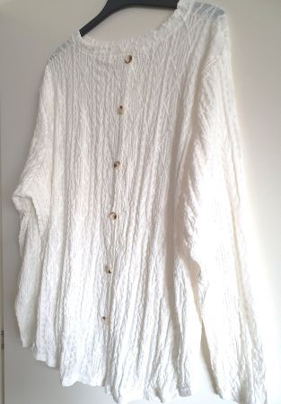 Elegantes leicht dursichtiges weisses Shirt Gr. 52/54. NEU
