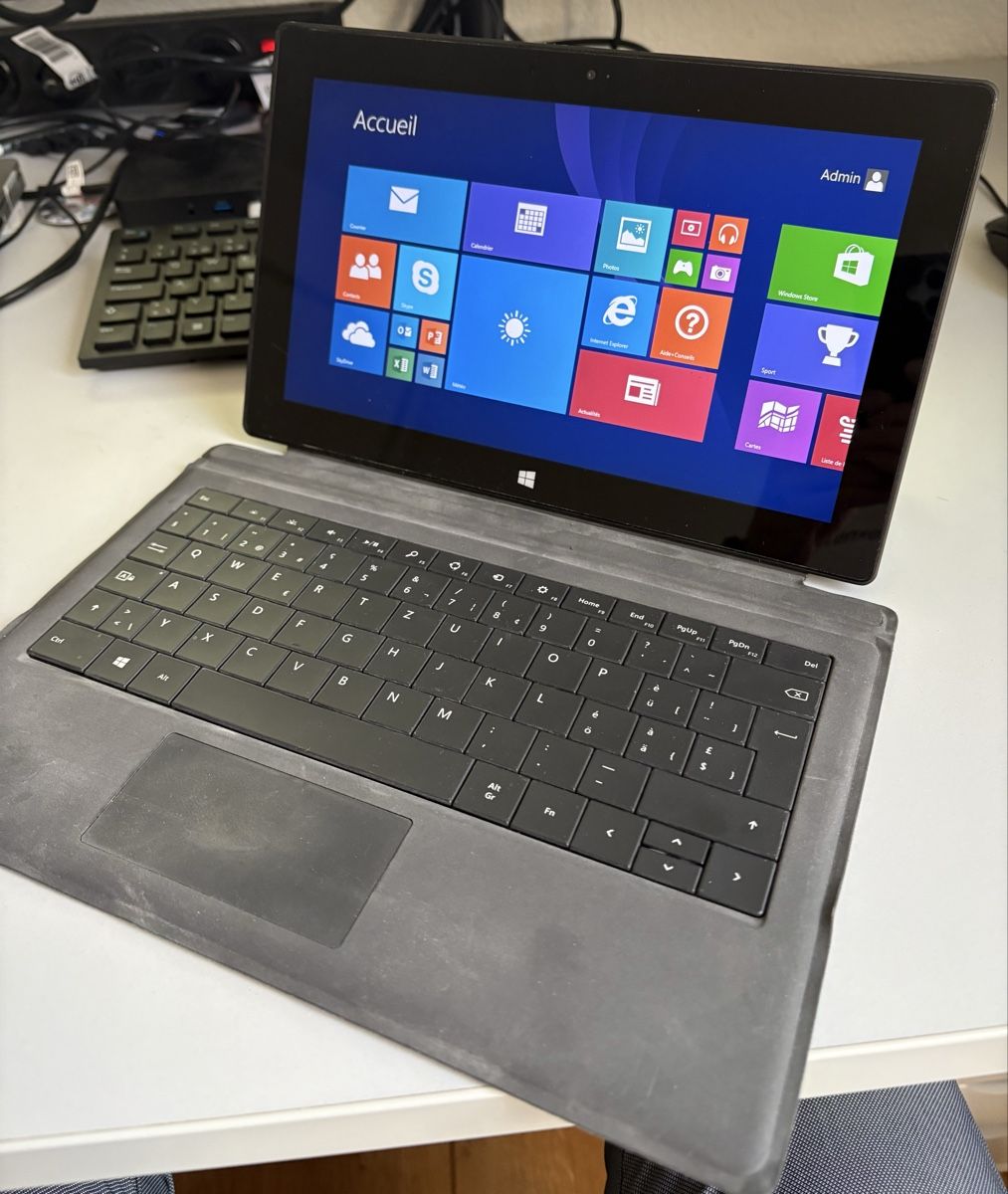 Microsoft Tablet PC: Microsoft Surface Tablet Windows 8RT – Usato da Moutier venduto da EtDu1417 3