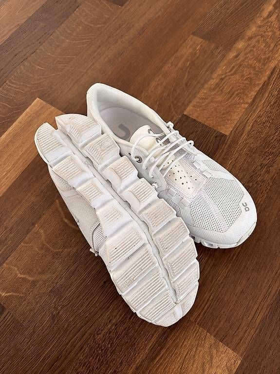 Chaussures femmes: On Cloud weiss – D'occasion à Rothenburg par nicole_b 1