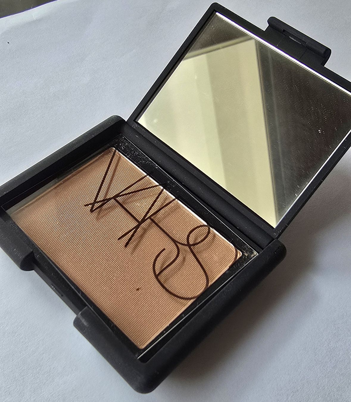 Nars Make-up: Blush NARS NEUF teinte "ILLICIT" beige 4.8 grammes – Neu und originalverpackt aus Genève von Saleena