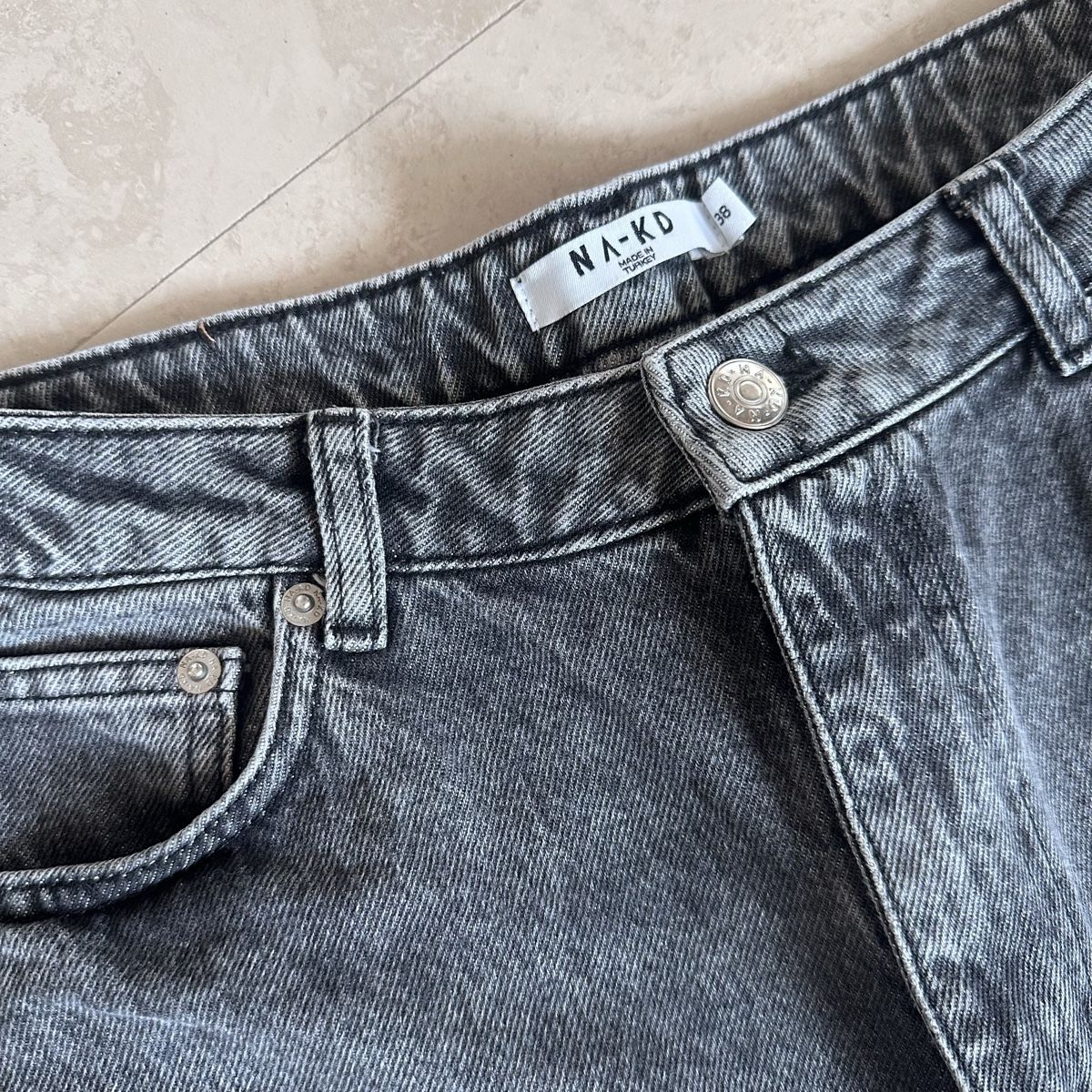 Na-kd Hosen: NA-KD Jorts, Gr. 38 – Gebraucht aus Solothurn von coexism 1