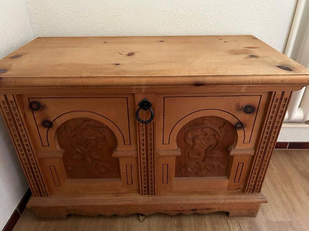 Cassapanche: rustikale Vintage-Holztruhe – Usato da Aarwangen venduto da Switzerland74
