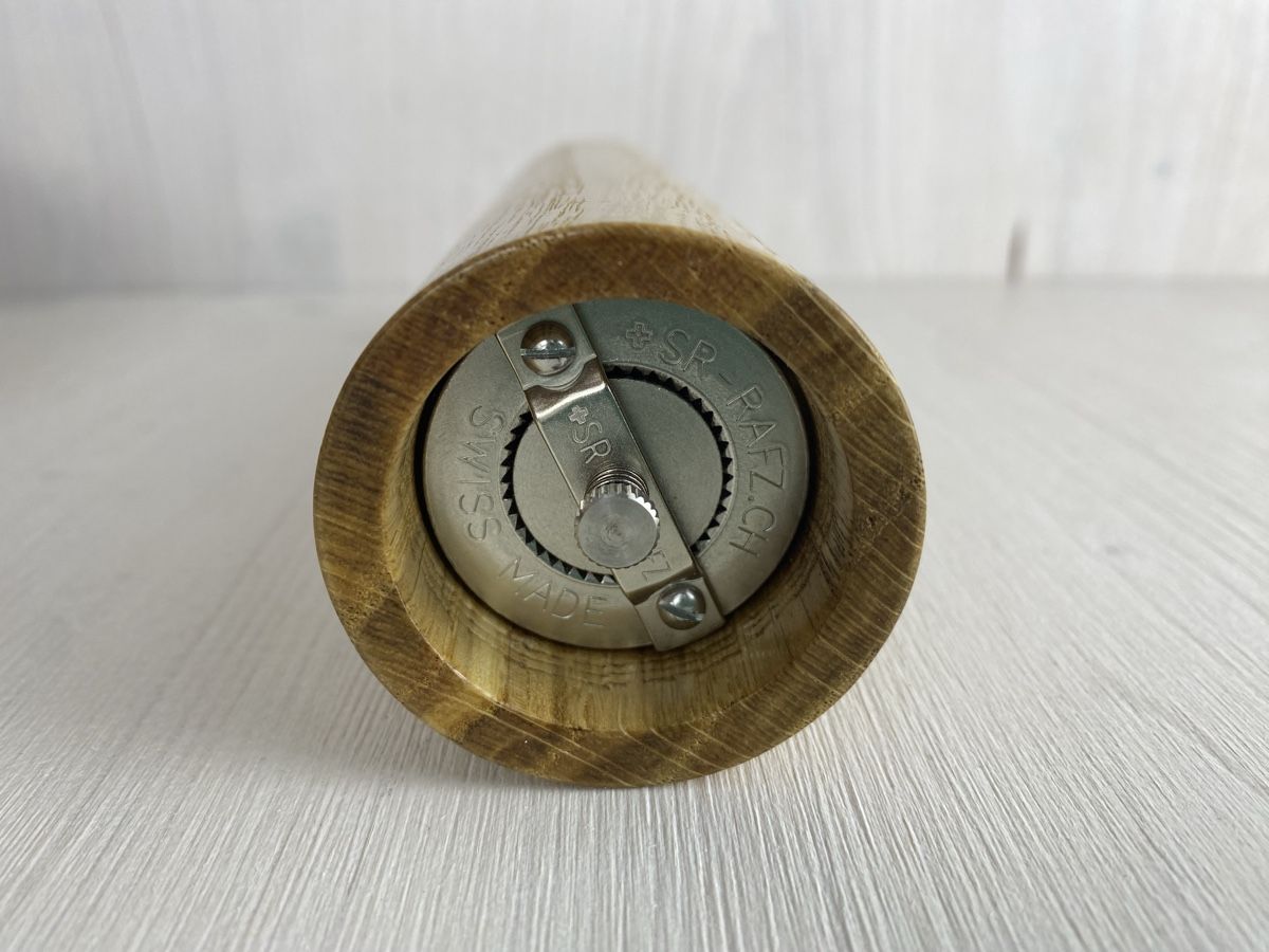 Set di piatti: Pfeffermühle aus Eiche, Handgedrechselt – Nuovo e nell'imballaggio originale da wichtrach venduto da elvena 2