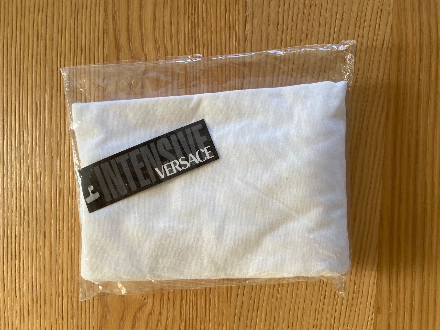 Versace T-shirt: T-shirt intensive Versace mis.XL – Nuovo e nell'imballaggio originale da Davesco-Soragno venduto da dvf_7h6d