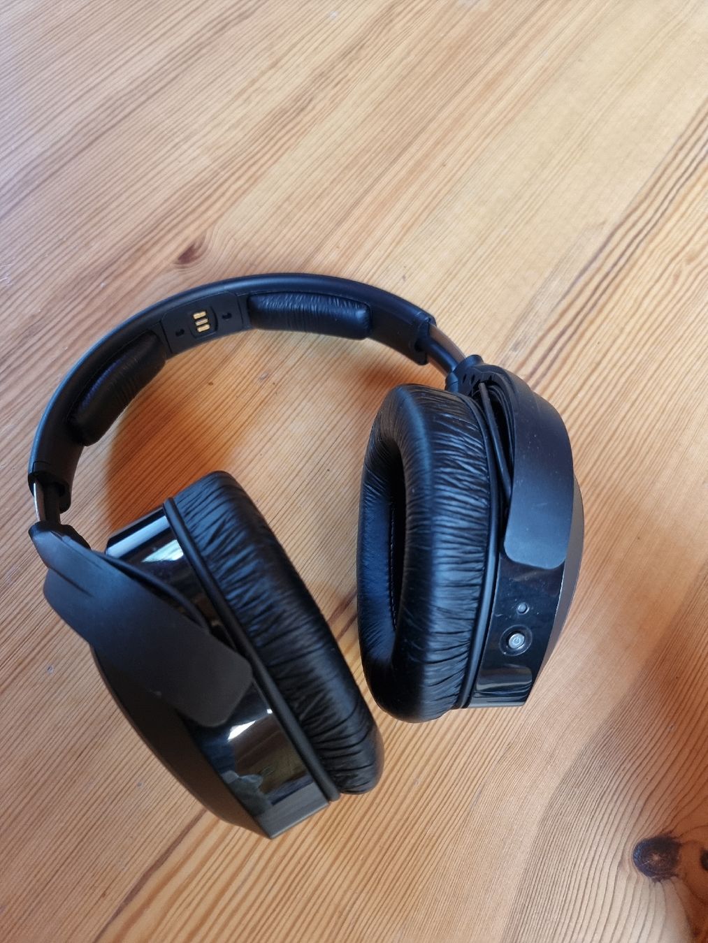 Sennheiser Cuffie: Sennheiser RS 175 Funkkopfhörer-System mit Sender – Usato da Thun venduto da Neuschnee 2