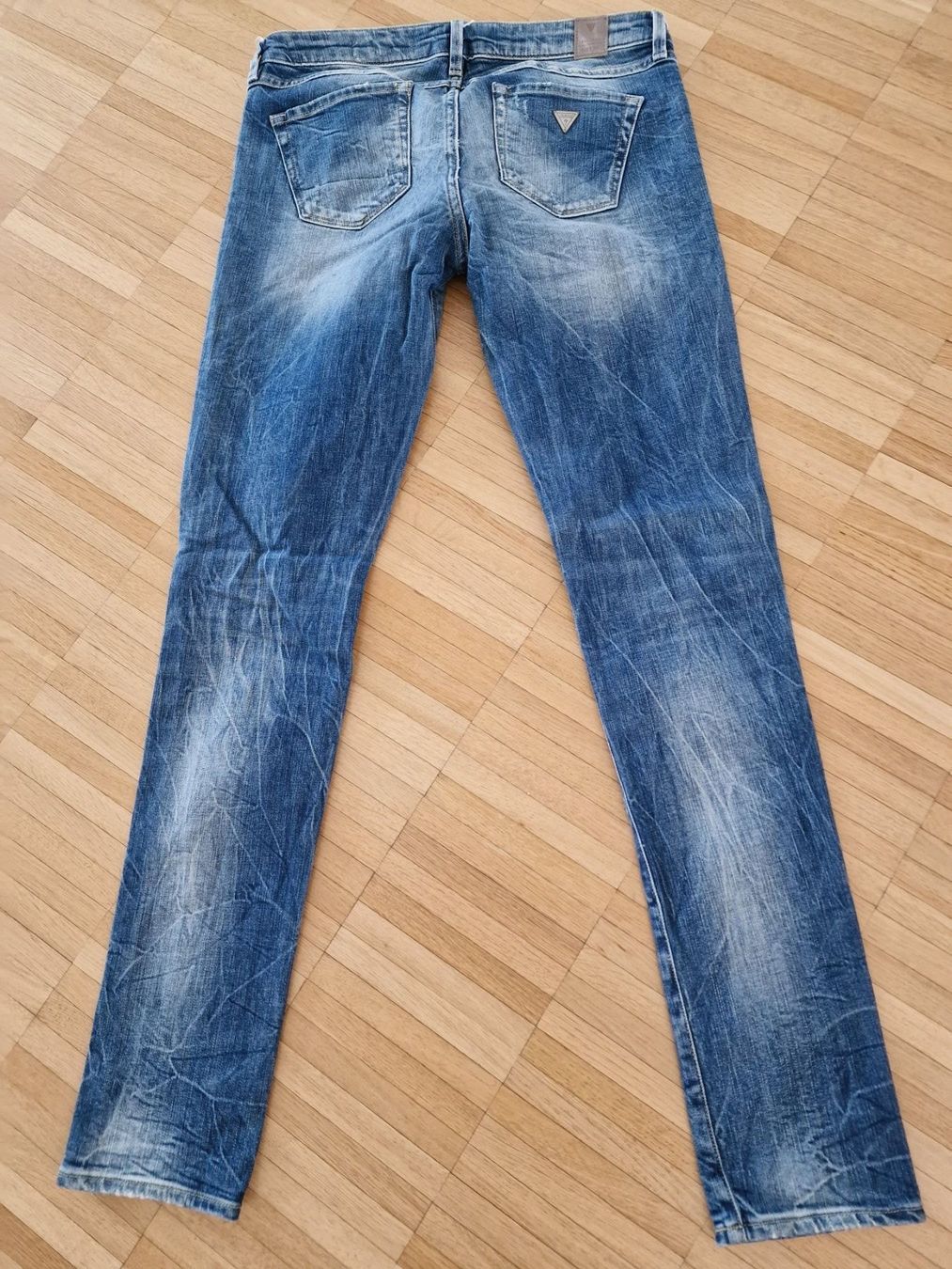 Guess Jeans: Guess Jeans – Usato da Laufenburg venduto da may_r2st 1