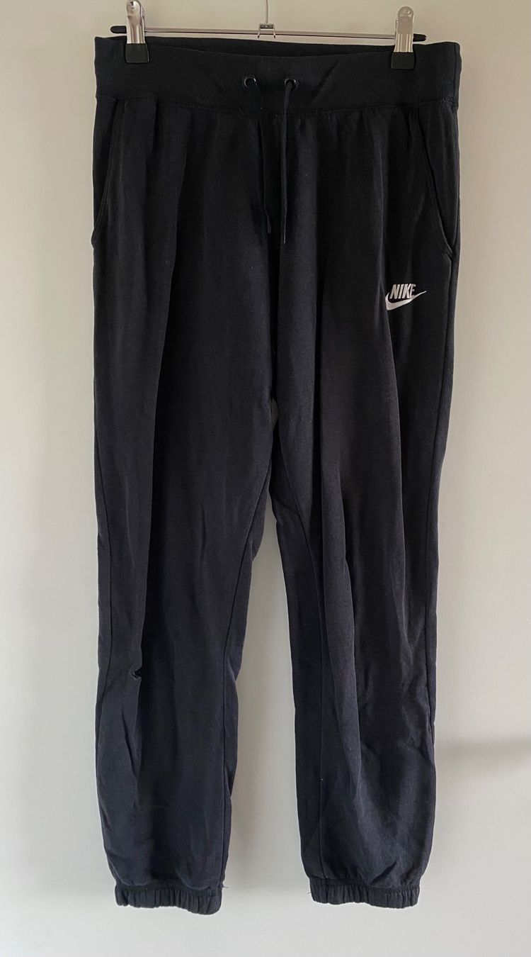 Nike Hosen: Nike Jogginghose/Trainerhose – Gebraucht aus Oberdiessbach von cor_2nrl