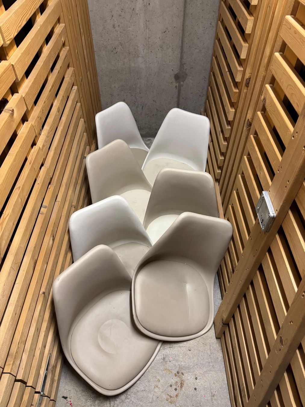 Sedie: Lot de 7 assises de chaises sans pieds – Usato da Genève venduto da lpe_c2mt