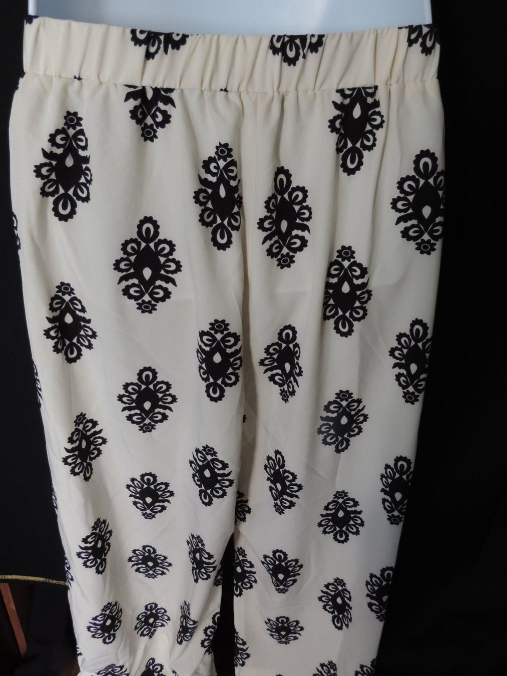 Pantalons: joli pantalon ample blanc motif oriental – D'occasion à Genève par Axelle333 8