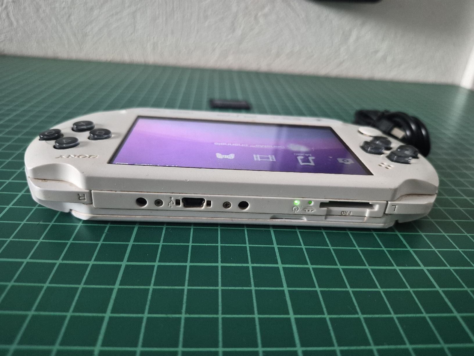 Sony Konsolen: Sony PSP Street Console White with Memory card & Cable – Gebraucht aus Meyrin von Retro-GZ 2