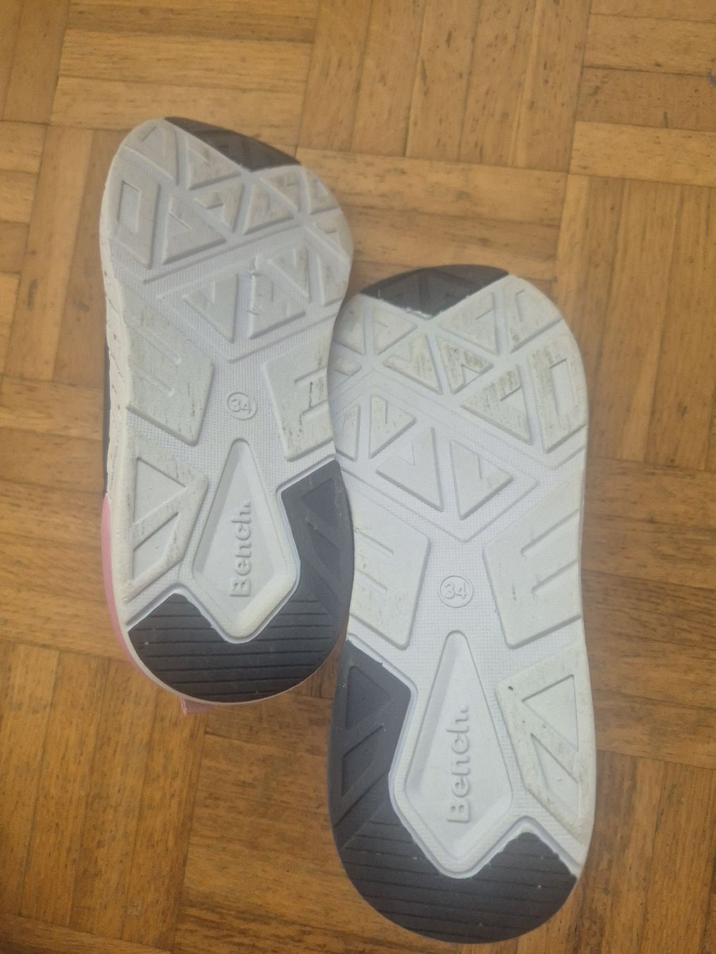 Bench Scarpe per ragazzi: Sneaker Bench schwarz rosa, Grösse 34  – Usato da Uster venduto da GanzGuet1A 1