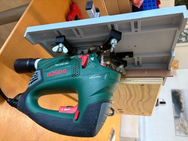 Bosch Sägen: Stichsägetisch mit Komponenten von Neutechnik Stichsäge BOSC – Gebraucht aus Langenthal von Waldschenke 2