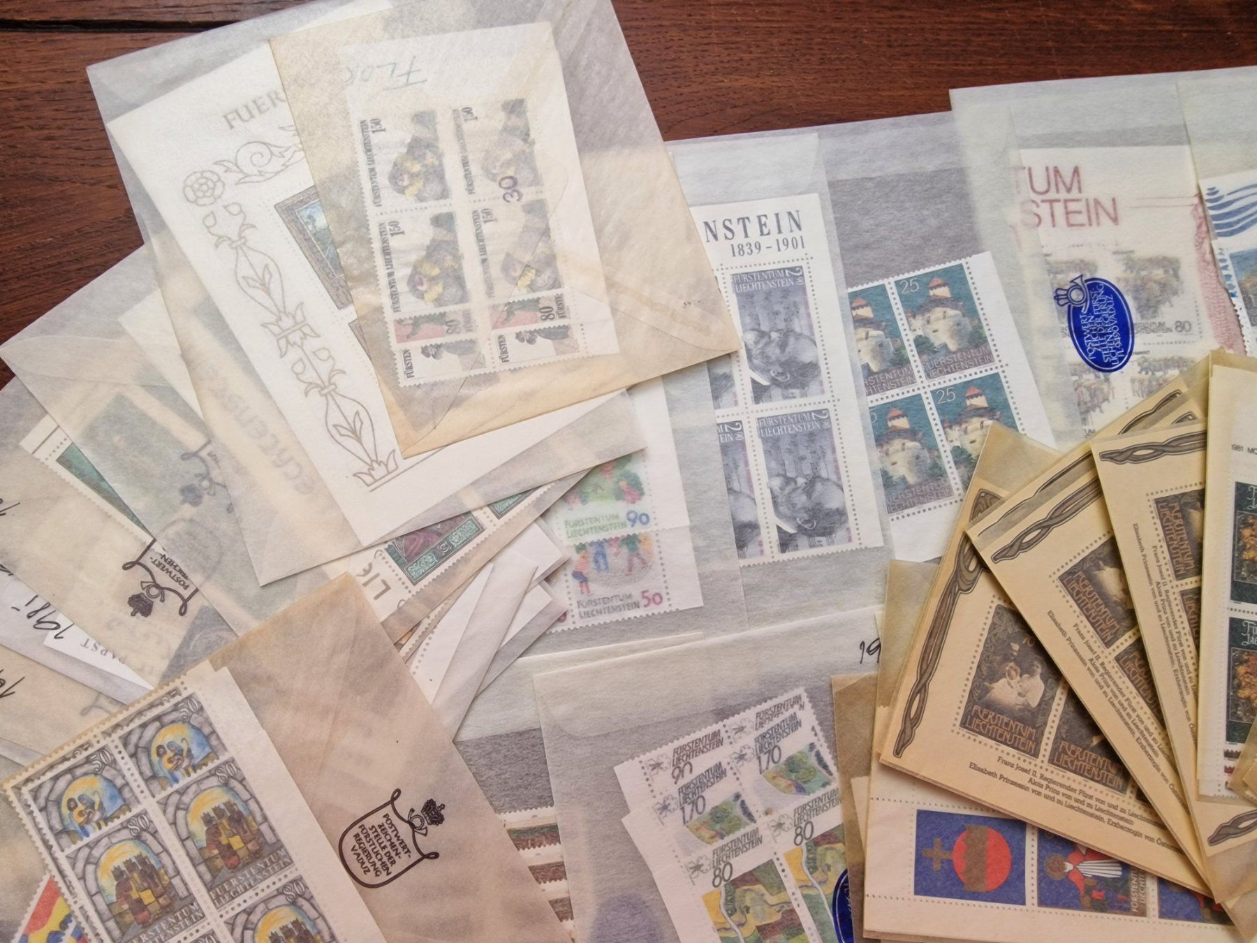 Tutti i francobolli: FL 1981-89 NEU **4-er Blocks mit Tabs & Einzel aus ABO – Usato da Aesch LU venduto da briefmarken.uray 1