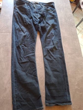 Pantalon jeans taille 48 marque Levi's 506 standard