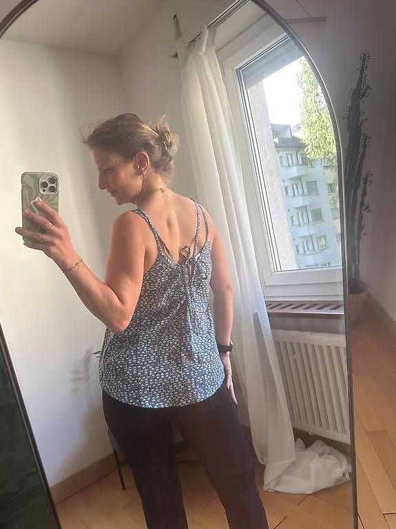 T-shirt: Roxy Sommer Shirt mit verspieltem Rücken – Usato da Luzern venduto da dariajenni 2