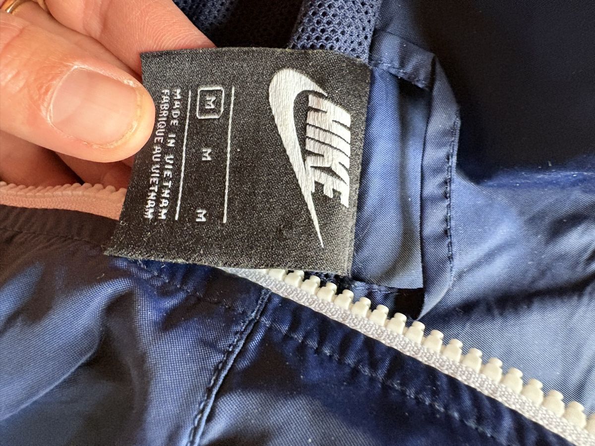 Nike Vestes: Leichte Jacke – D'occasion à Ardez par helena.erny 1