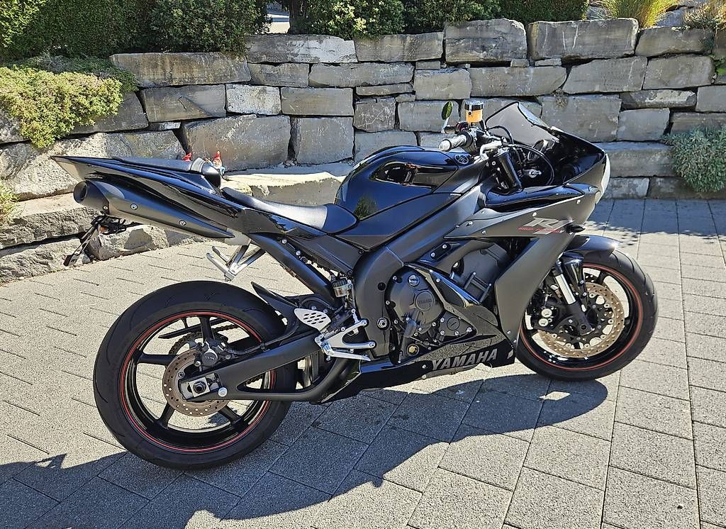 Strada: Yamaha R1  – Usato da Fischbach LU venduto da Togla 3
