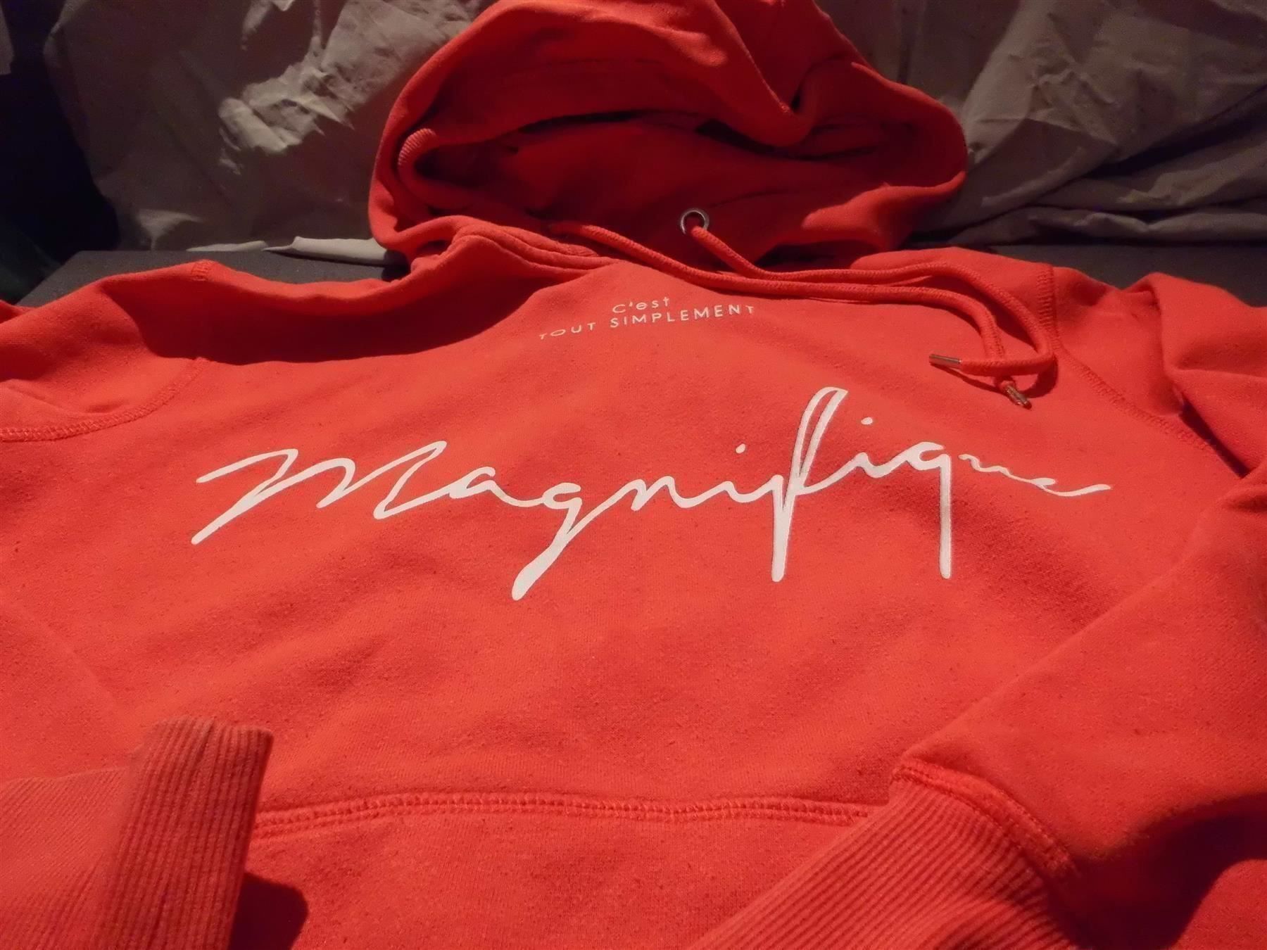 H&M Pulls & Sweat-shirts: Kapuzenpullover Grösse XS, H&M, rot, Auf – D'occasion à Zürich par Motzkuh 1
