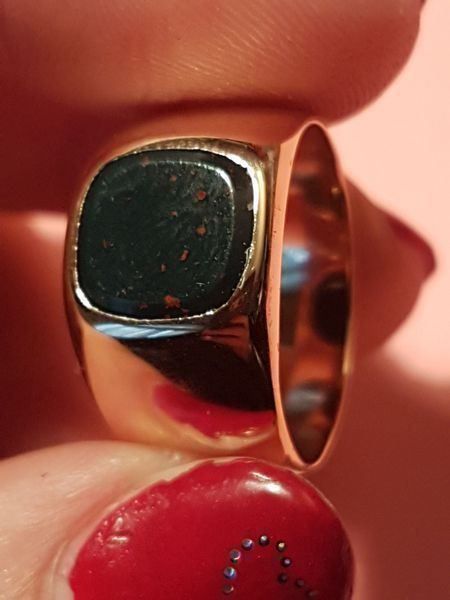 Ringe: Kunstvoller Ring mit Heliotrop – Neu (gemäss Beschreibung) aus Unterägeri von Altgoldschmuck 1