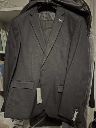 Eleganter neuer italienischer Anzug