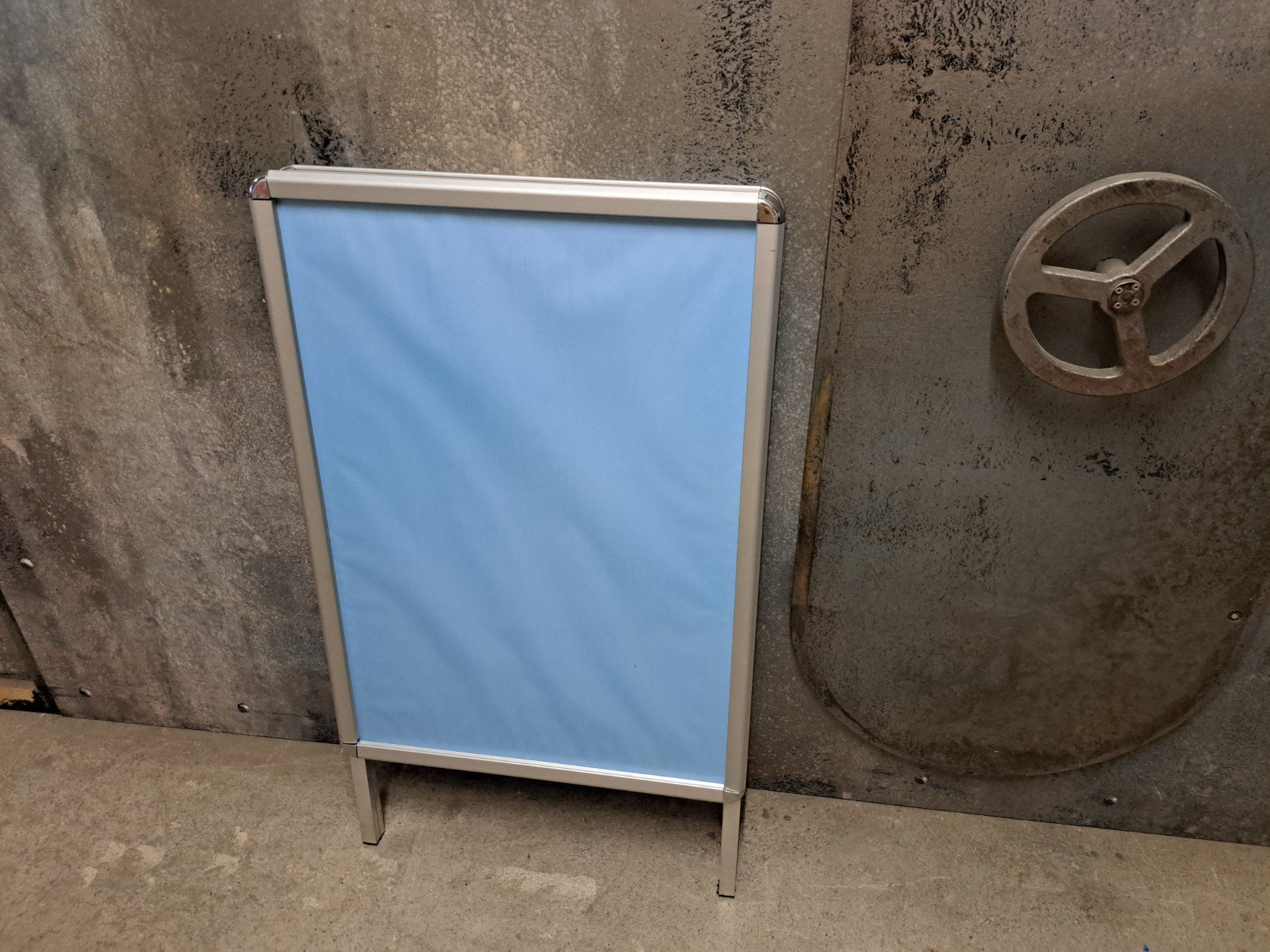 Carte collezionabili: Kundenstopper Stehle Wechselrahmrn Display – Usato da Belp venduto da deal-now 3