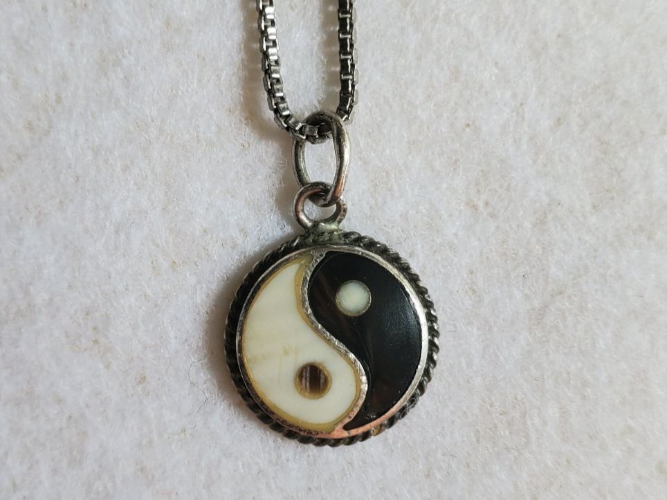 Catenine: Yin und Yang Halskette – Usato da Wil SG venduto da froschbiss