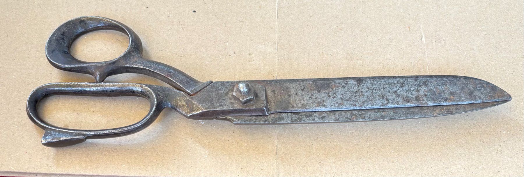 Tous les outils: VINTAGE SCHERE 28CM LANG – D'occasion à Ostermundigen par crazy-horse-1840