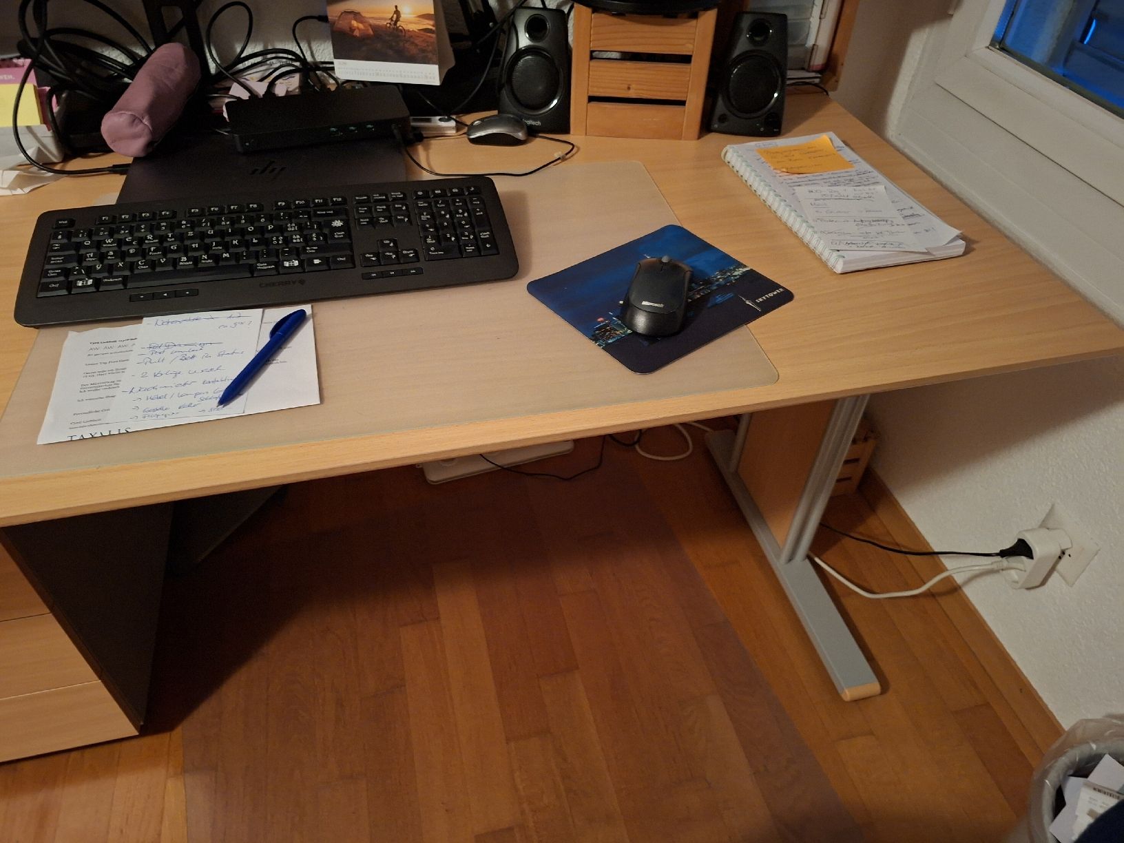 Scrivanie: Grosser Bürotisch, helles Holz – Usato da Wetzikon ZH venduto da Wetzithal