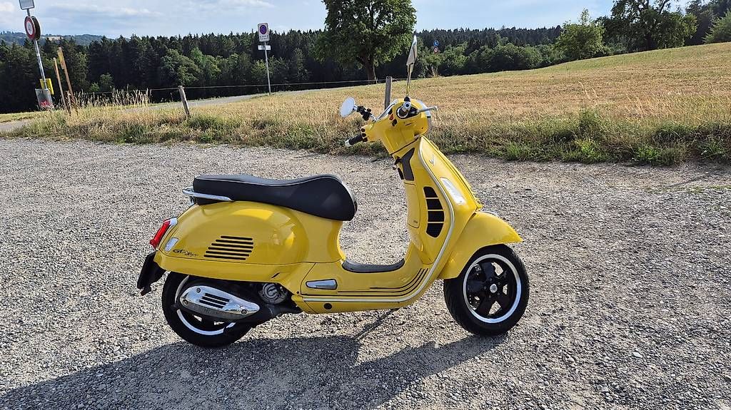 Vespa Scooters: Schöne Vespa GTS 300 – Gebraucht aus Winterthur von tz1611 1