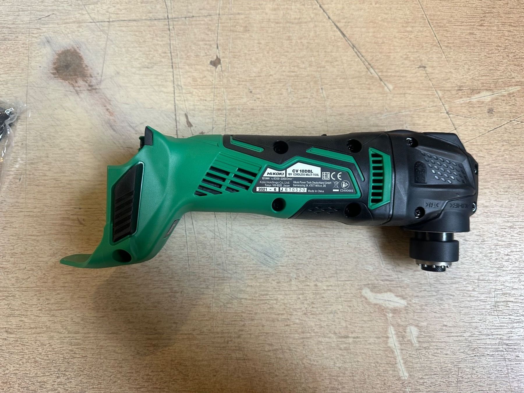 Hitachi Tutti gli attrezzi: Hikoki Akku Oszillationsschleifer CV18DBLBASIC – Nuovo e nell'imballaggio originale da Uetendorf venduto da Revotool 1
