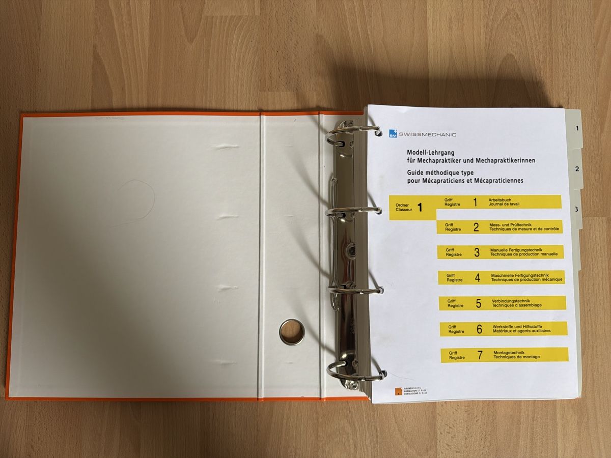 Raccoglitori: Classeur Swismechanic Mécapraticien Constructeur Dessinateur – Nuovo (secondo la descrizione) da Develier venduto da CrYsls